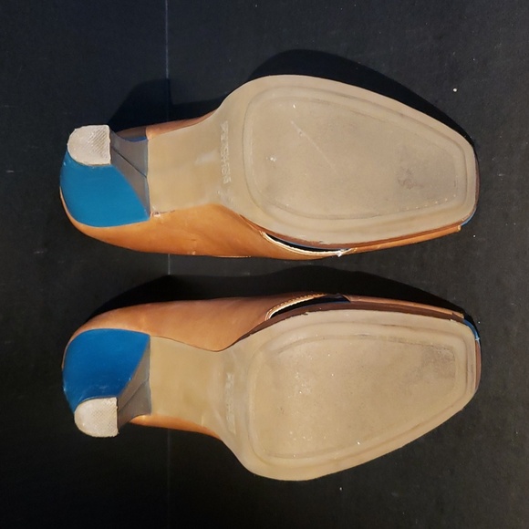 Kenneth Cole Reaction Peep Toe Platform Pump - Picture 5 of 10